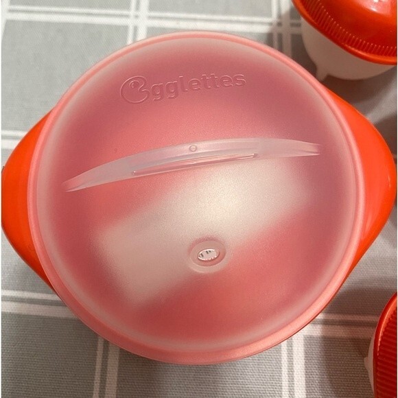 NWOB Egglettes Egg Cooker Hard Boiled Eggs w/out the Shell 6) Cups & 1) Cooker - Picture 4 of 7